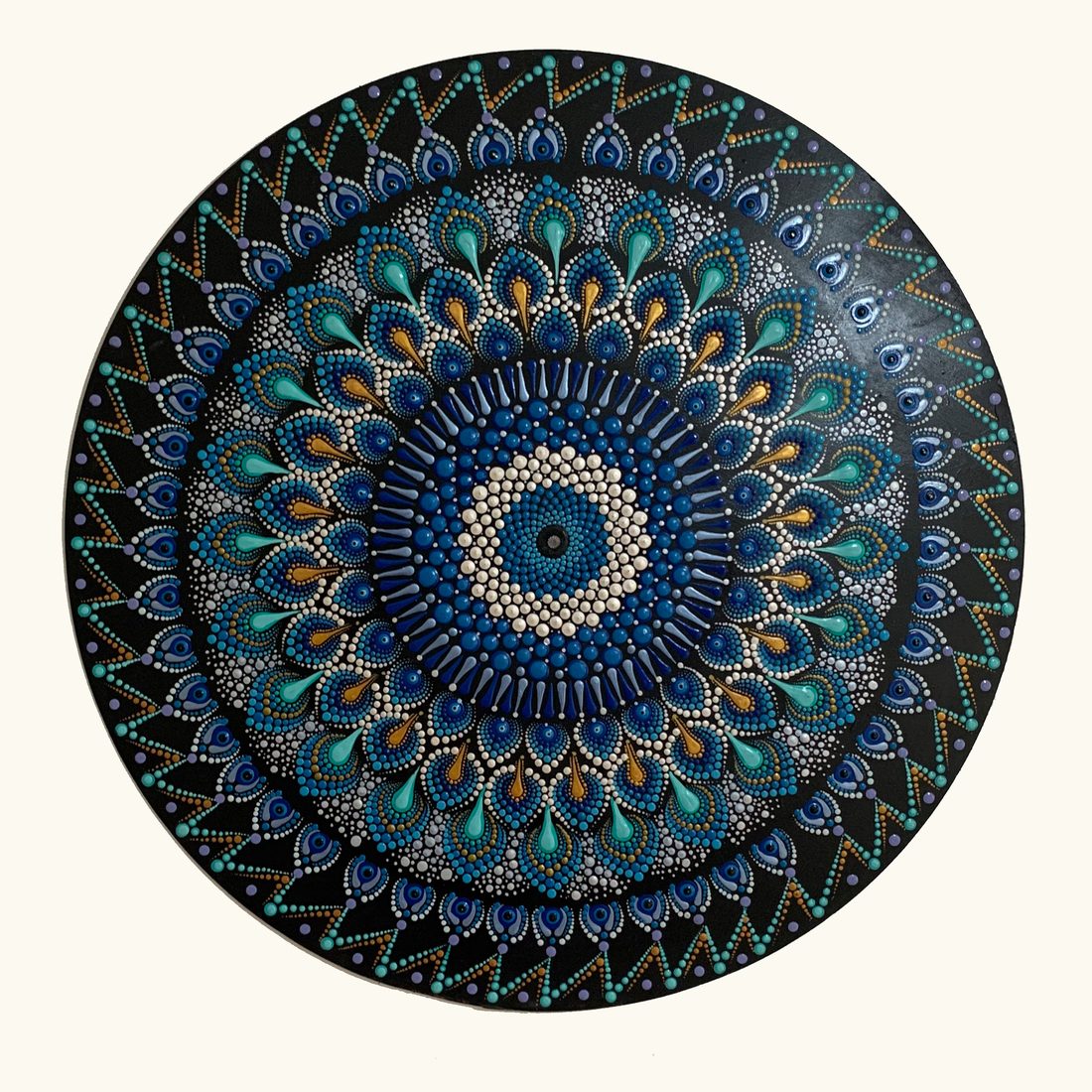 Mandala em azul petróleo com flor central