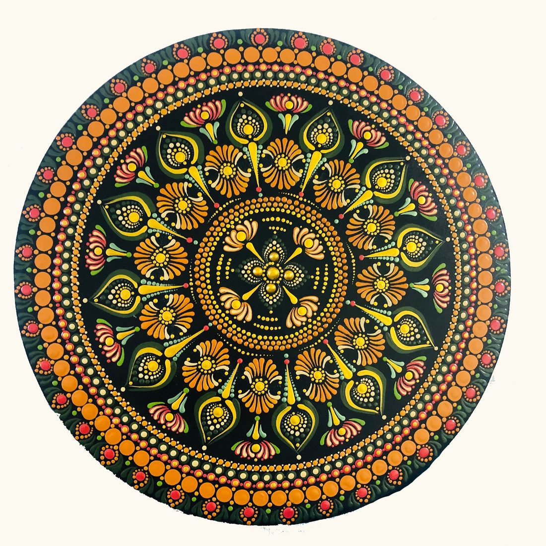 Mandala religiosa com pomba branca e dourado