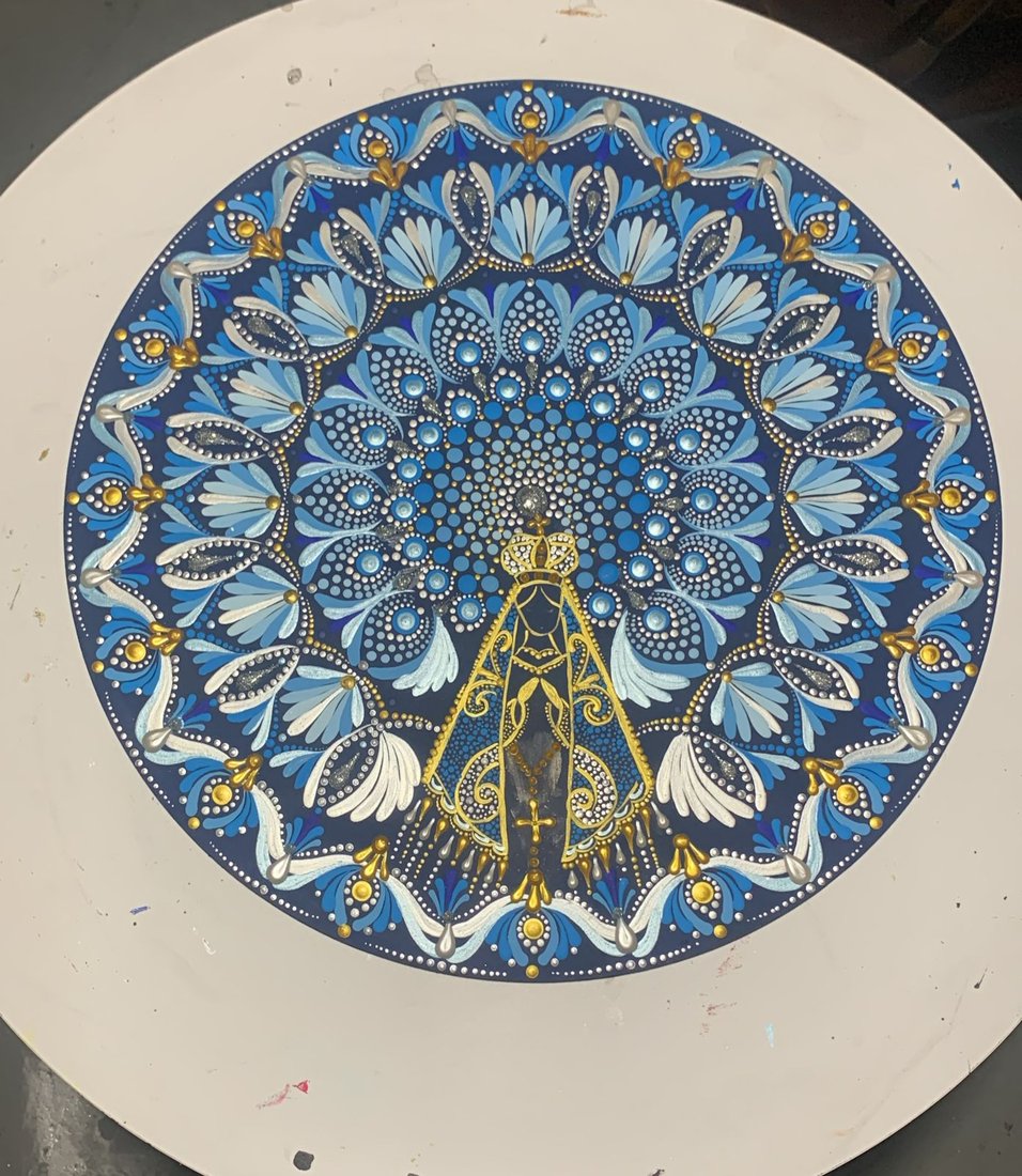 Mandala religiosa azul com Nossa Senhora Aparecida em dourado
